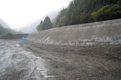 図４.ソイルセメントによる道路施工例 ②