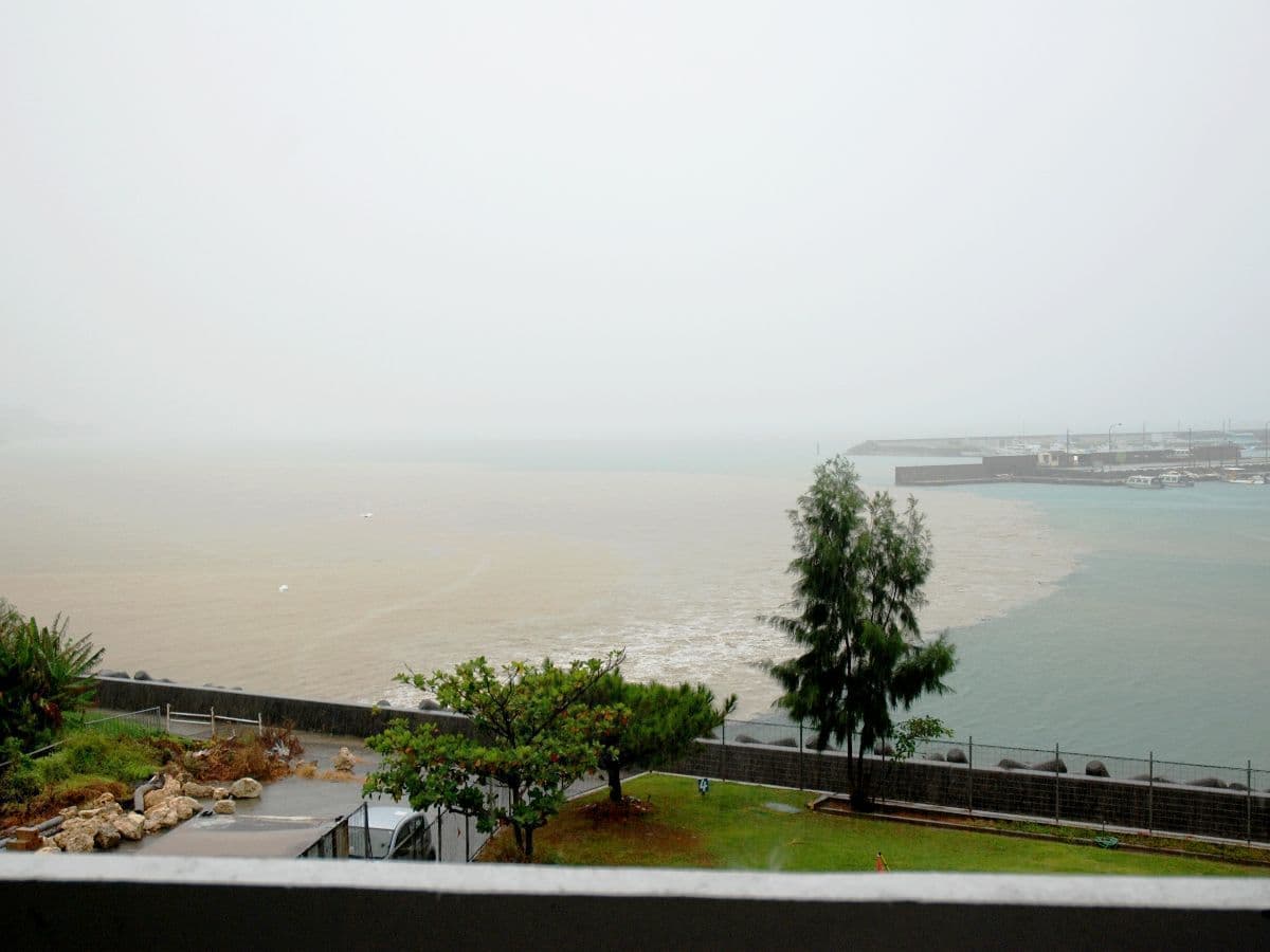 図６.赤土汚染が広がる海